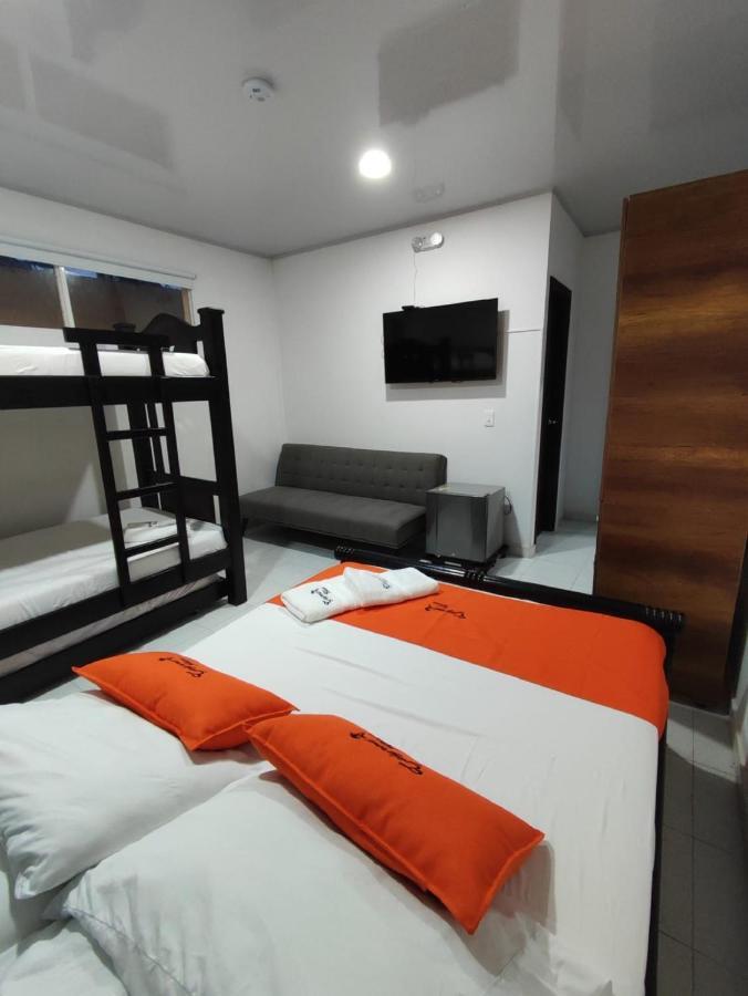 Hospedagem domiciliar Galyrod House *
